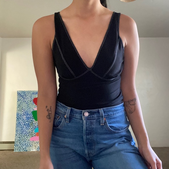 V-neck Bodysuit - Picture 3 of 4